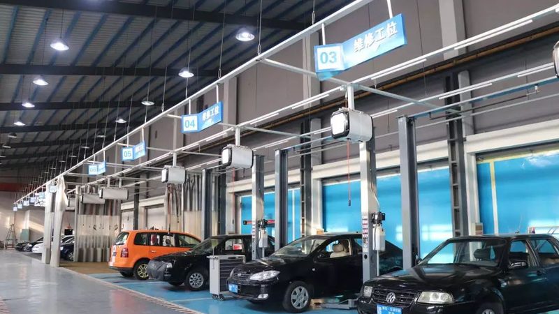 塑料灯壳主要用于中低档汽车，具有以下特点：